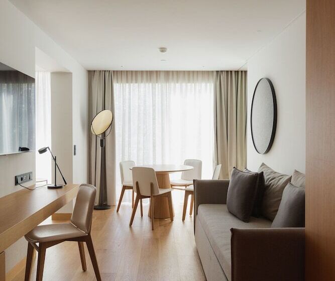 Executive Suite, Lumen Hotel & The Lisbon Light Show