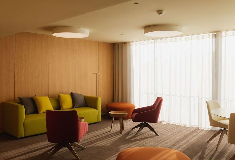 Executive Suite, Lumen Hotel & The Lisbon Light Show
