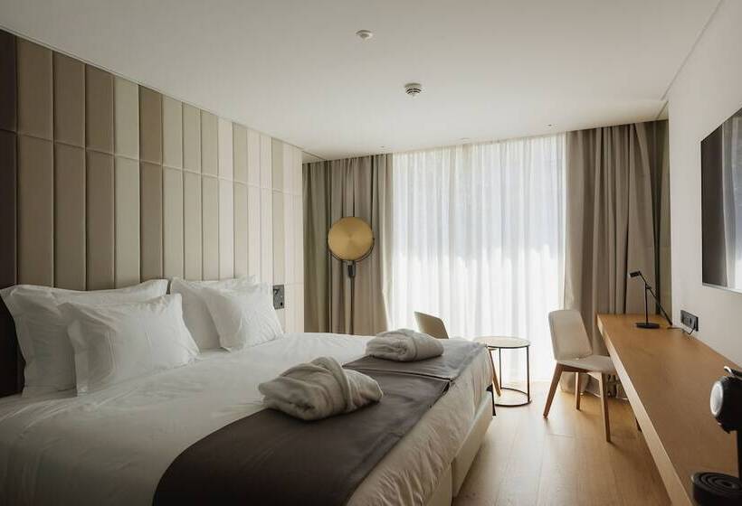 Standard Connecting Room, Lumen Hotel & The Lisbon Light Show
