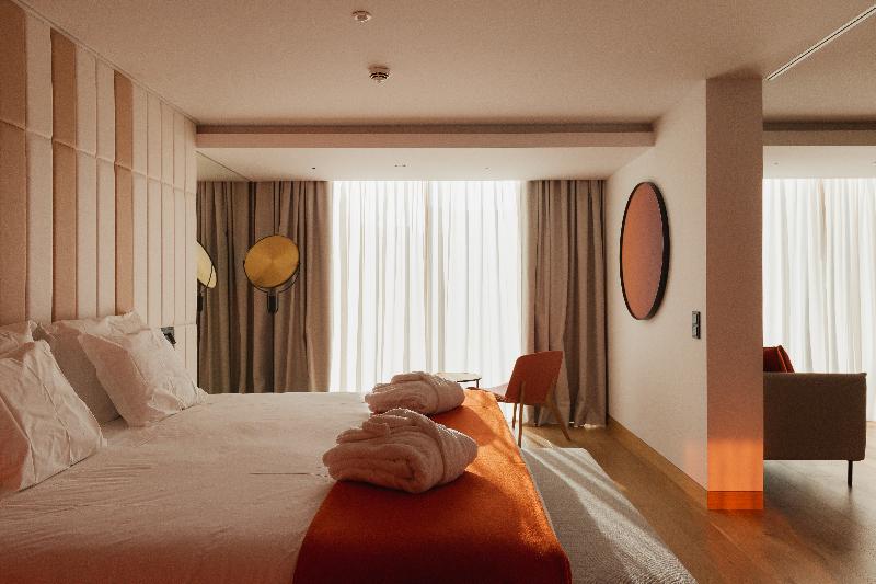 Executive Suite, Lumen Hotel & The Lisbon Light Show