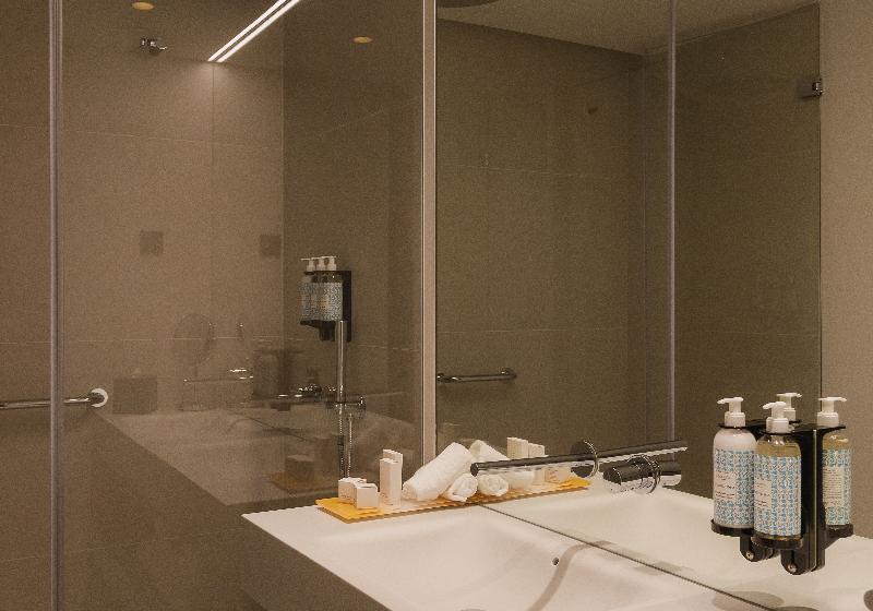 Executive Suite, Lumen Hotel & The Lisbon Light Show