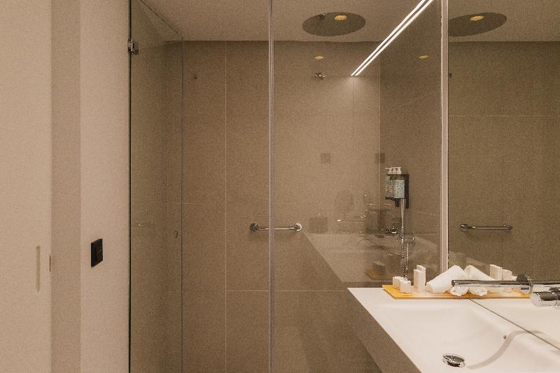 Executive Suite, Lumen Hotel & The Lisbon Light Show