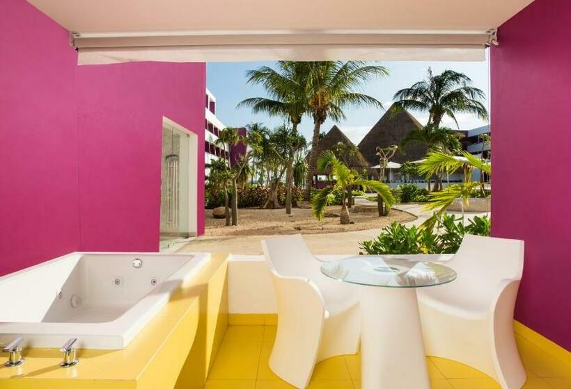 Deluxe Room with Hot Tub, Temptation Cancun Resort  All Inclusive  Adults Only