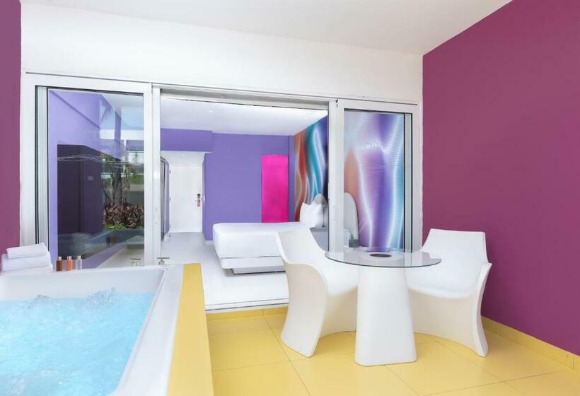 Deluxe Room with Hot Tub, Temptation Cancun Resort  All Inclusive  Adults Only